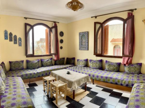 Soleado apartamento al lado de la preciosa medina , a 3 minutos de la playa andando